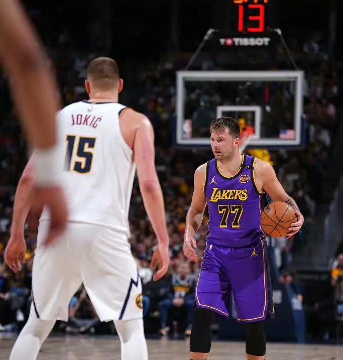 爱游戏2026-新疆队完胜掘金，东契奇扛起全队