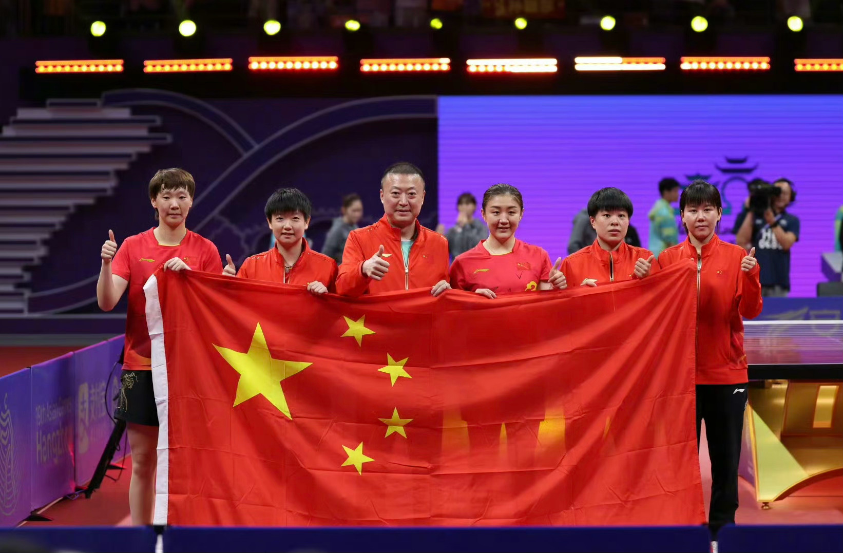 爱游戏APP-英格兰队鏖战韩国队，波尔带队取胜