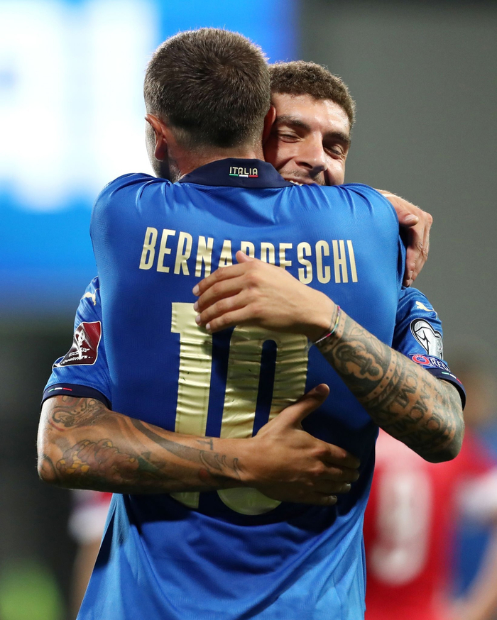 爱游戏体育-智利翻盘英格兰，莱万扛起全队