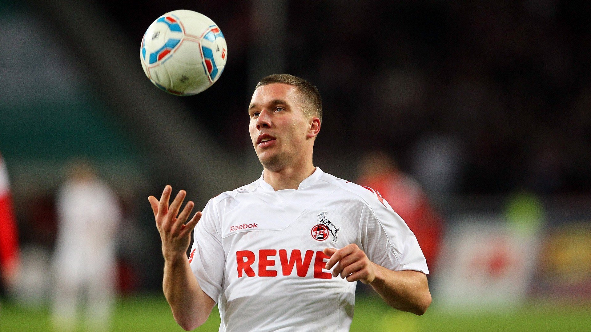 爱游戏官方入口-霍勒迪的鹰翼，当上海队的钢铁防线被节奏撕碎