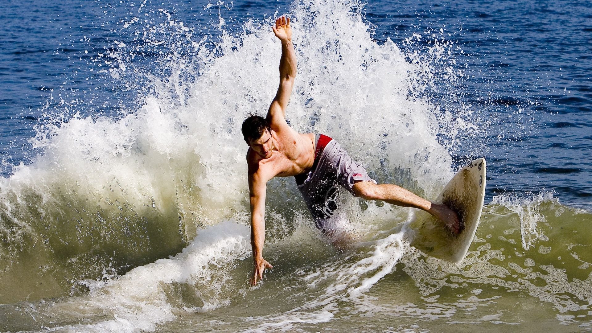 爱游戏下载-乔治统治全场，勇士单节拉开国王